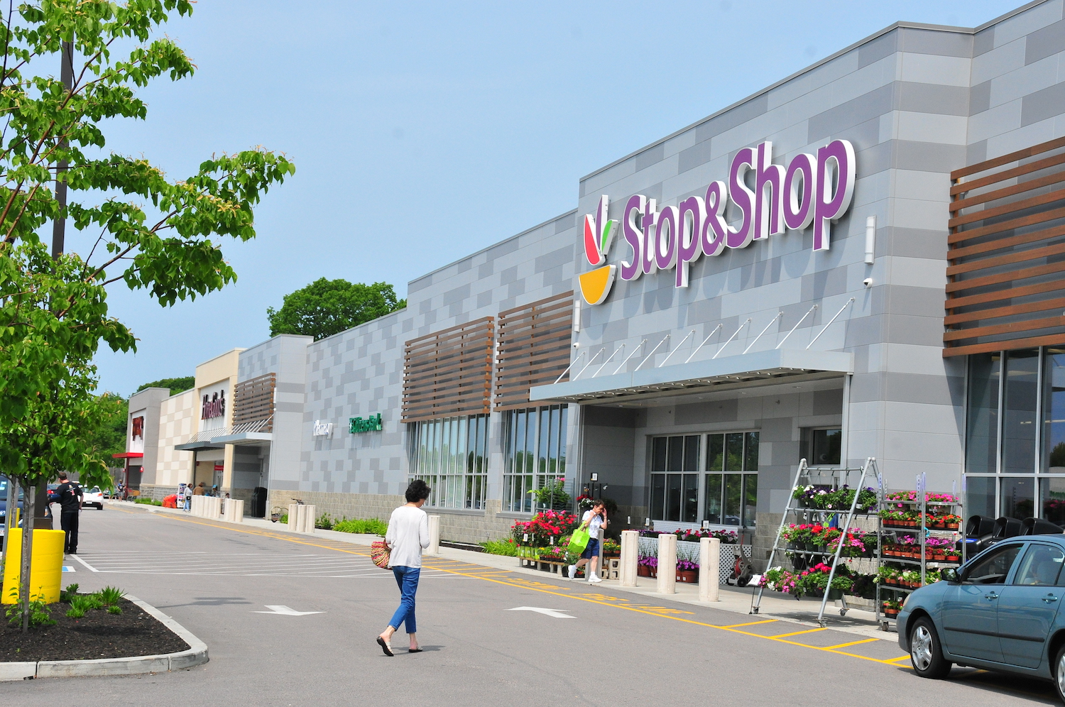 JLL Income Property Trust Buys Grocery-Anchored Shopping Center Near Boston