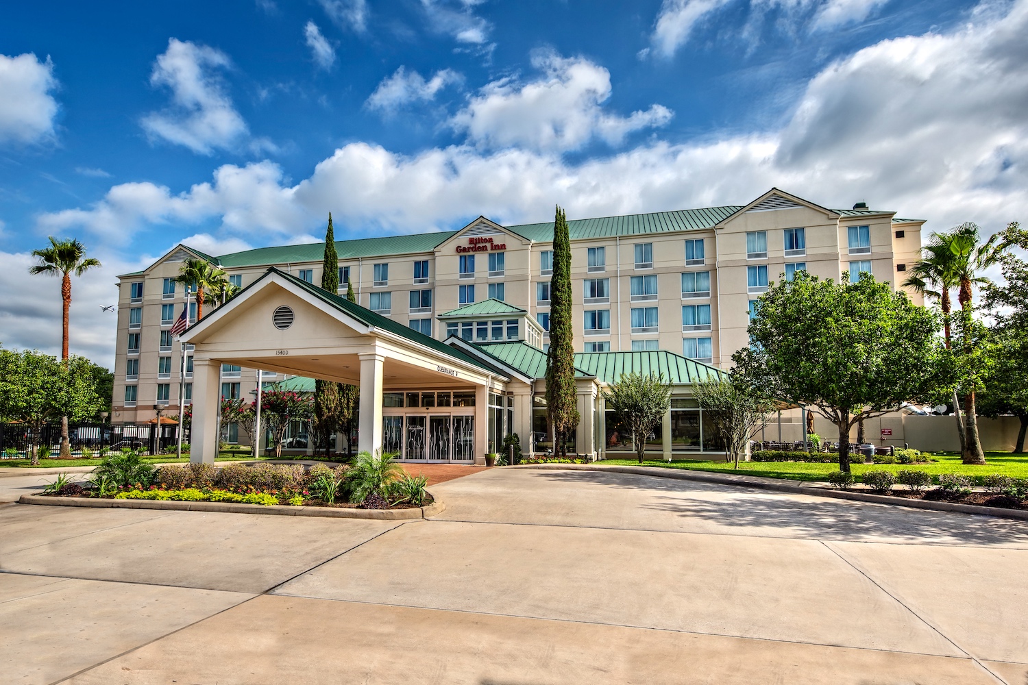 Legendary Capital Sponsors Houston Hilton Hotel Acquisition in UPREIT Transaction